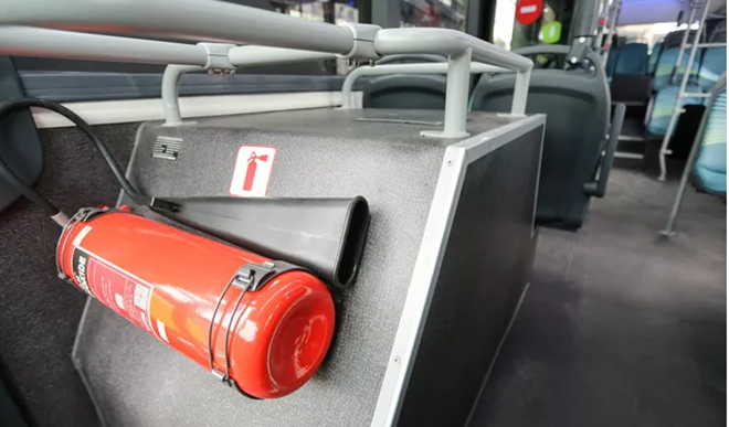 Ảnh: Cận cảnh xe buýt điện VinBus lăn bánh trên đường phố Hà Nội - 12