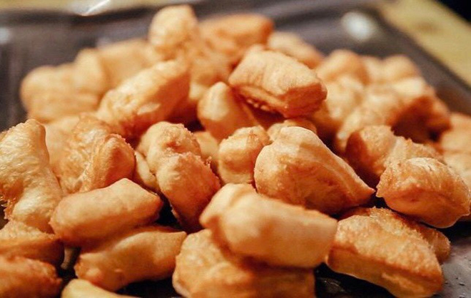 Chuyện về hàng quẩy đùi gà mộc mạc 'bán' cả tuổi thơ cho bao người Hà Nội - 4