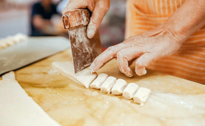 Chuyện về hàng quẩy đùi gà mộc mạc 'bán' cả tuổi thơ cho bao người Hà Nội - 5