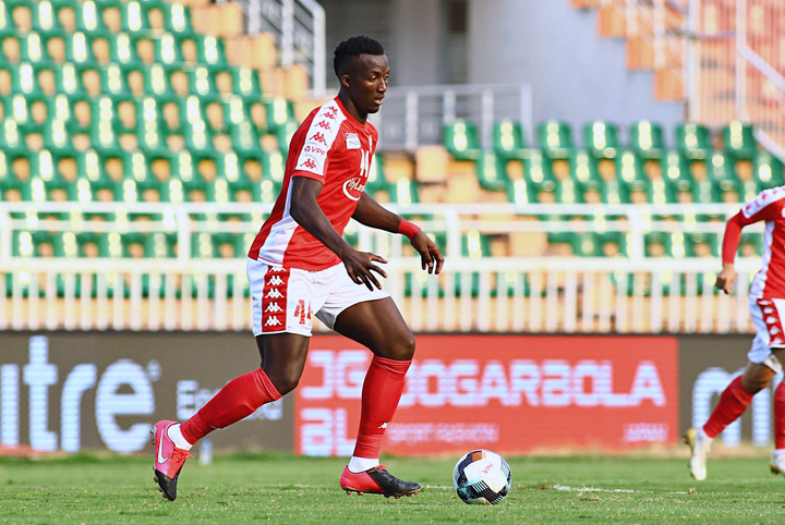 Vì sao HLV Polking loại bỏ trung vệ ngoại của CLB TP.HCM? - 1