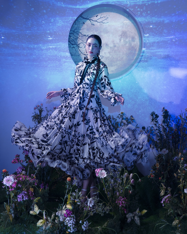 Hoa hậu Lương Thùy Linh hoá nàng thơ trong bộ ảnh mới - 1