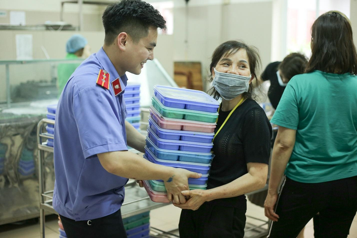 Nguyễn Hữu Cơ: Chàng chuyên viên kiểm sát với trái tim thiện nguyện - 2