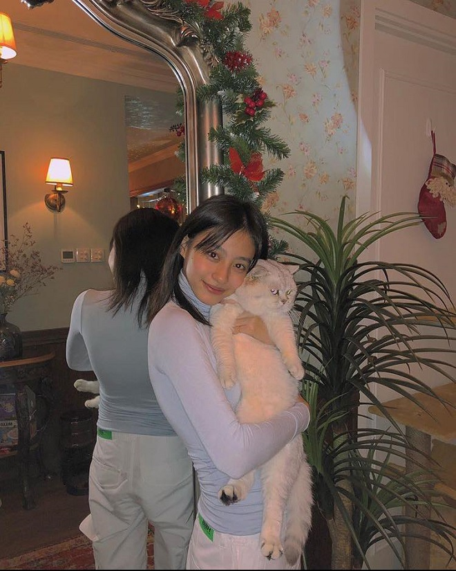 Thần thái hút hồn của 9x từng lọt top đề cử 100 gương mặt đẹp nhất thế giới - 3