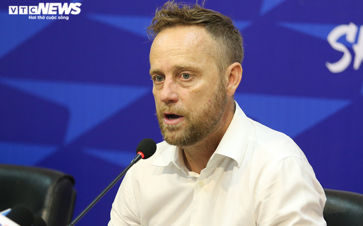 CLB TP.HCM ngắt mạch toàn thua, HLV Polking thú nhận cả tuần không ngủ ngon - 1