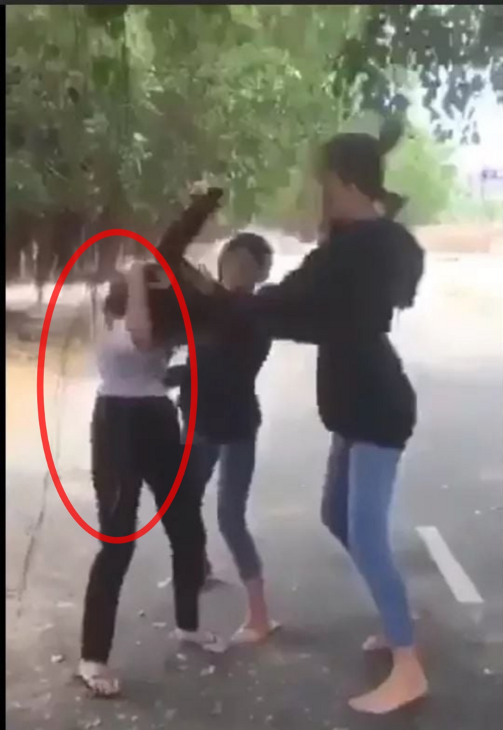 Nữ sinh lớp 8 bị đánh hội đồng dã man: Phòng GD&ĐT huyện nói gì? - 1