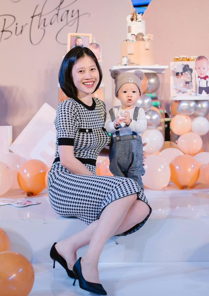 Vợ sắp cưới của Xuân Trường và những nàng WAGs kín tiếng - 8