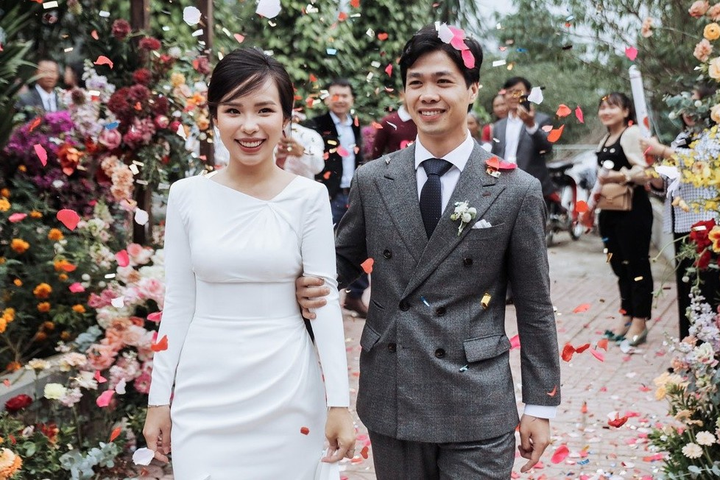 Vợ sắp cưới của Xuân Trường và những nàng WAGs kín tiếng - 1