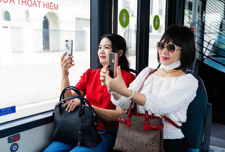 Háo hức khám phá xe buýt điện đầu tiên tại Việt Nam với trải nghiệm 'cực chất' - 4