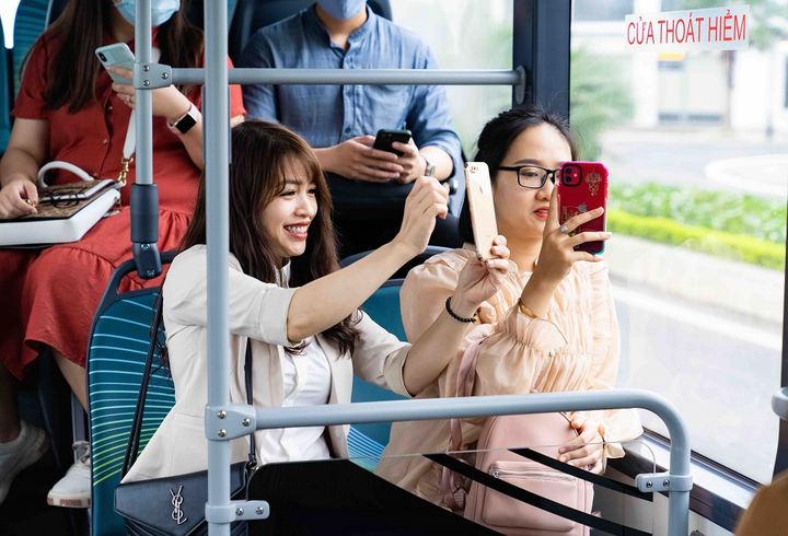 Háo hức khám phá xe buýt điện đầu tiên tại Việt Nam với trải nghiệm 'cực chất' - 5