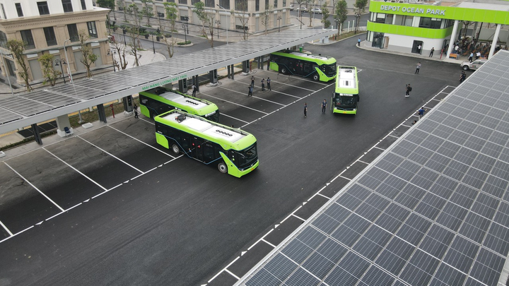 Háo hức khám phá xe buýt điện đầu tiên tại Việt Nam với trải nghiệm 'cực chất' - 7