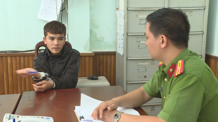  Đắk Lắk: Tạm giữ hình sự thanh niên đâm chết anh họ - 1