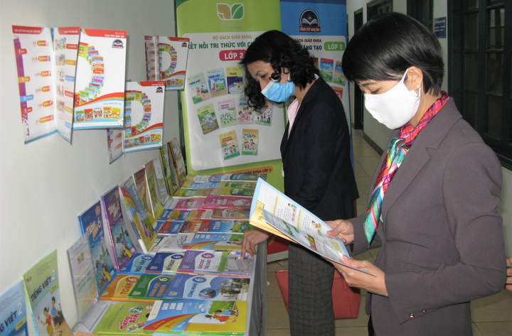 Giá sách giáo khoa lớp 2 và 6 tăng gấp 3 lần, chất lượng có tăng? - 2