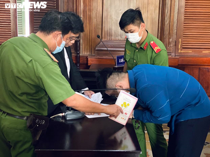 Tài xế Mercedes tông nữ tiếp viên: Có báo cáo việc sang nhượng tài sản? - 2