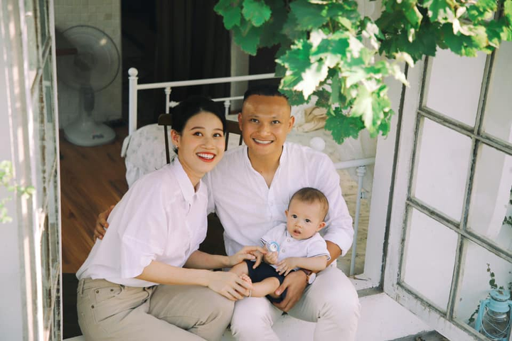 Vợ sắp cưới của Xuân Trường và những nàng WAGs kín tiếng - 7