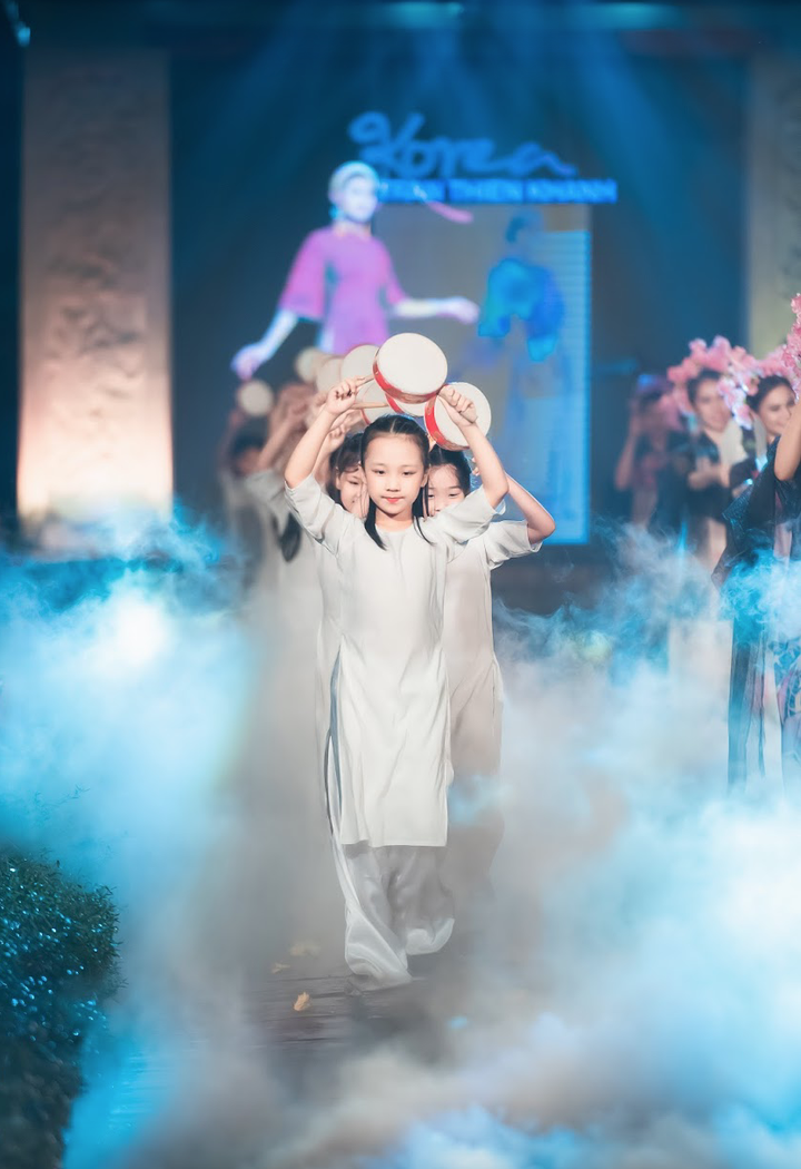 Hồng Quế, Trang Phạm làm nàng thơ của NTK Hà Duy - 11