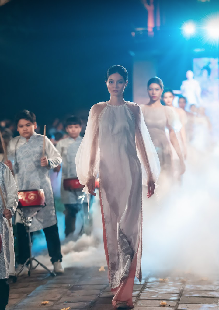 Hồng Quế, Trang Phạm làm nàng thơ của NTK Hà Duy - 14