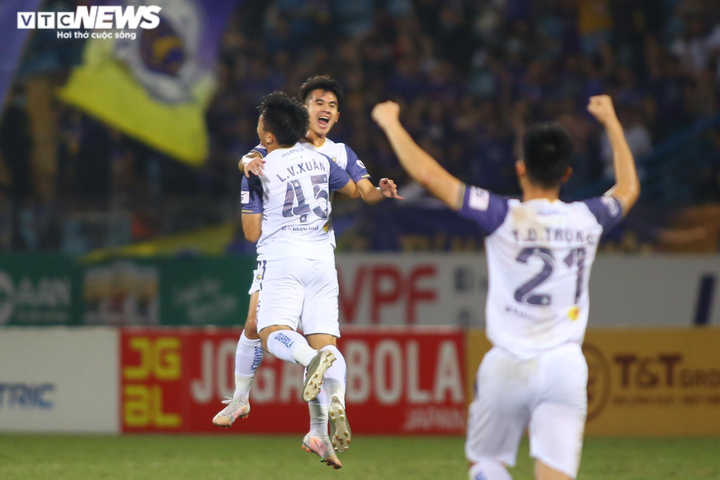 Trực tiếp bóng đá Hà Nội FC 4-0 Than Quảng Ninh: Quảng Ninh thay nửa đội hình - 3