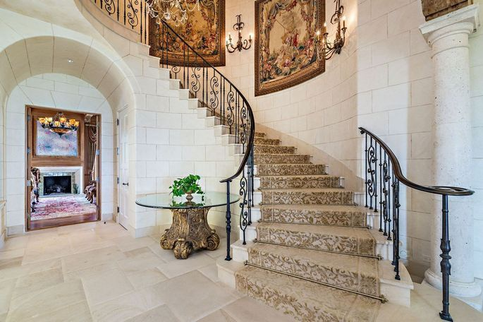 Cận cảnh biệt thự nghỉ mát 80 triệu USD của người giàu thứ 7 thế giới - 3