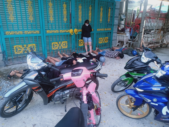 Gặp CSGT, cả băng 'quái xế' lao xe vào vườn, phi xuống kênh bỏ trốn - 2