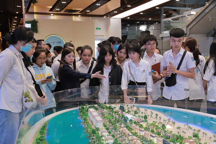 Campus Tour độc đáo của Nova College thu hút hơn 400 học sinh - 4