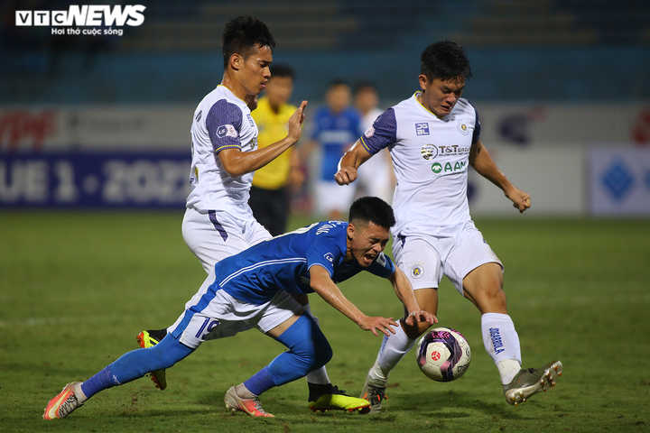 Quang Hải rực sáng ghi bàn, Than Quảng Ninh thua tan nát sau 1 hiệp - 11