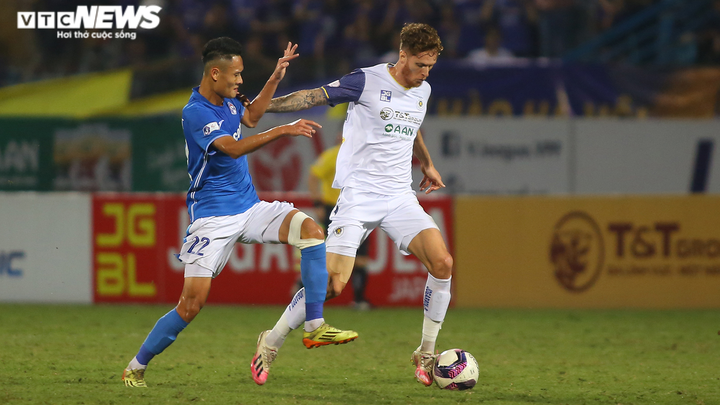 Quang Hải rực sáng ghi bàn, Than Quảng Ninh thua tan nát sau 1 hiệp - 13