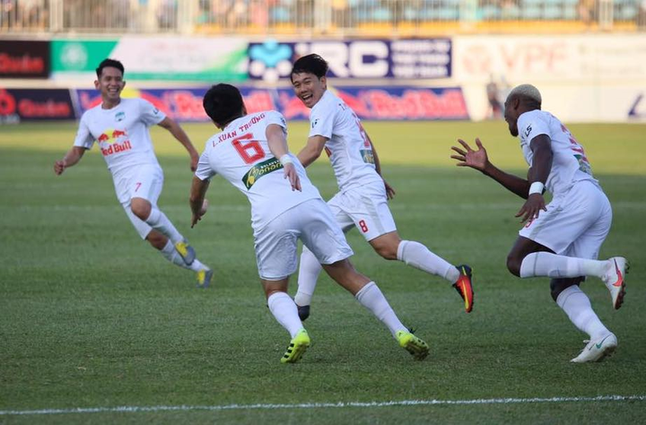 Trực tiếp bóng đá HAGL 1-0 Hà Nội FC: Xuân Trường lập siêu phẩm - 18