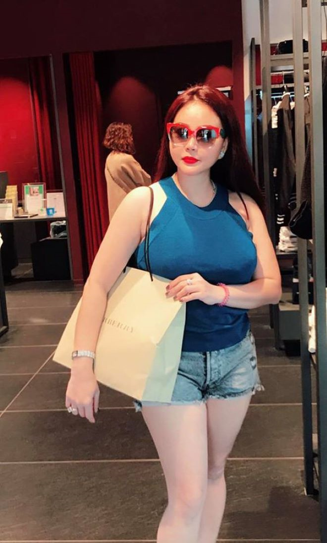 Nhan sắc 'gái đôi mươi' của dàn bà nội, bà ngoại showbiz Việt - 11