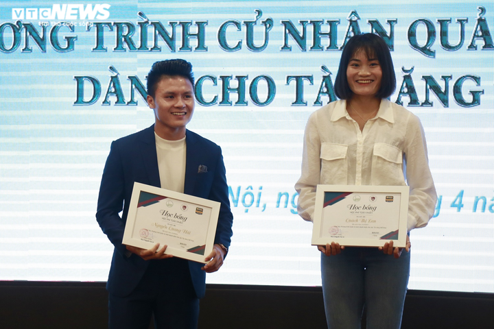 Quang Hải nhận học bổng cử nhân tại đại học top 500 thế giới - 1
