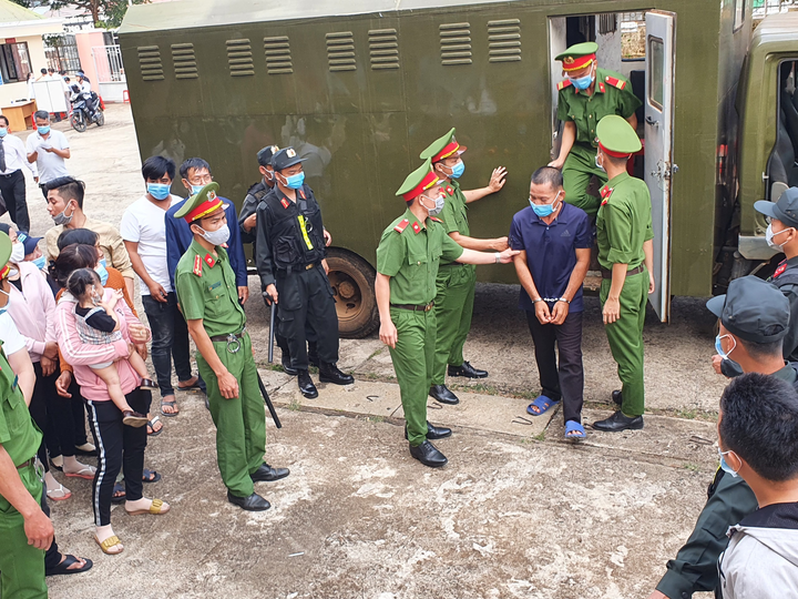 Xét xử Trịnh Sướng và đồng phạm: Giám đốc phủ nhận sản xuất xăng giả - 1