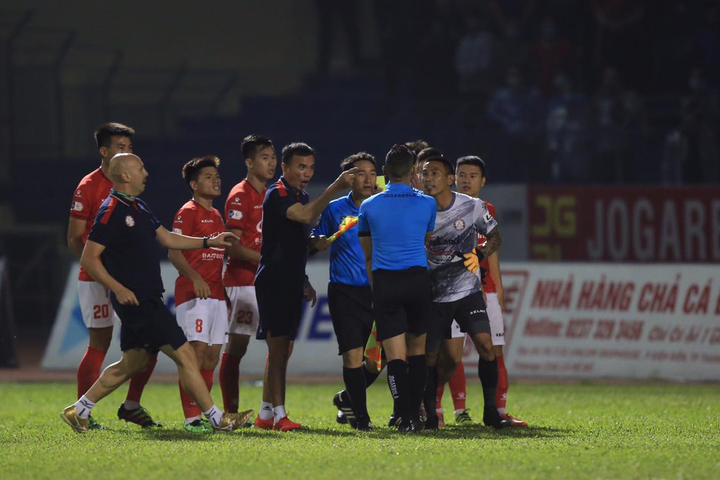 CLB TP.HCM kháng cáo: VFF xử không bằng chứng, trọng tài vu khống thì sao? - 1