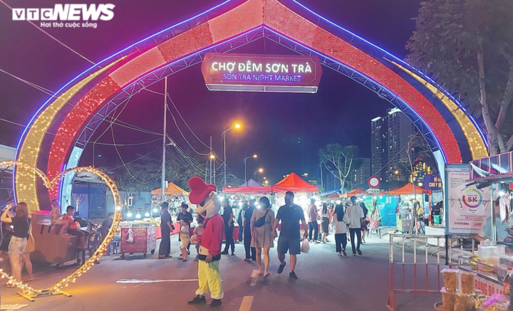 Du lịch hồi sinh, chợ đêm lớn nhất Đà Nẵng ‘thức giấc’ - 1