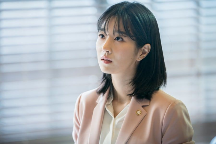 Seo Ye Ji: 'Điên nữ" ngoài đời thật, ép người yêu thô lỗ với bạn diễn vì ghen? - 4