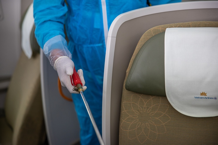 Bàn tay người lau dọn vô danh sau những chuyến bay kỳ tích - 3