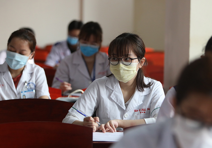 Vì sao nhiều trường đại học ở TP.HCM tăng học phí gấp đôi? - 2