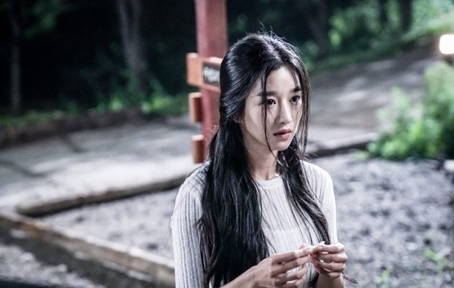 Seo Ye Ji: 'Điên nữ" ngoài đời thật, ép người yêu thô lỗ với bạn diễn vì ghen? - 5