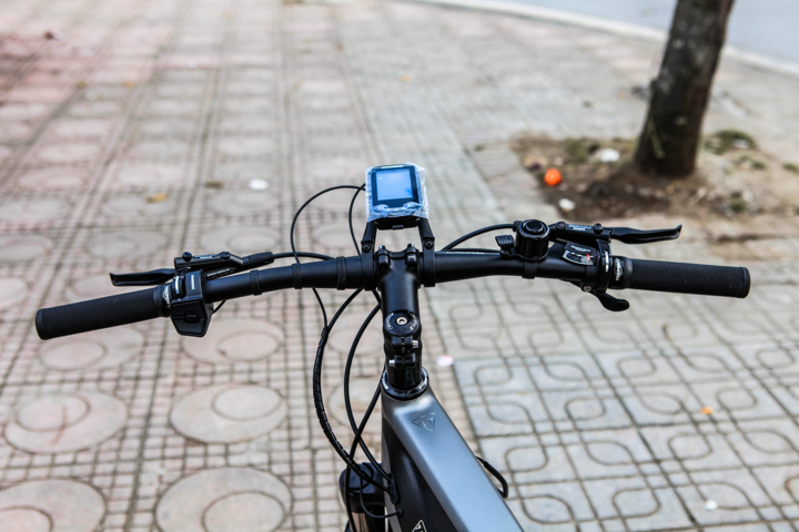 Chi tiết xe đạp Triumph Trekker GT giá hơn 100 triệu đồng tại Việt Nam - 9