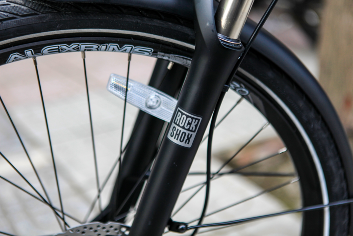 Chi tiết xe đạp Triumph Trekker GT giá hơn 100 triệu đồng tại Việt Nam - 7