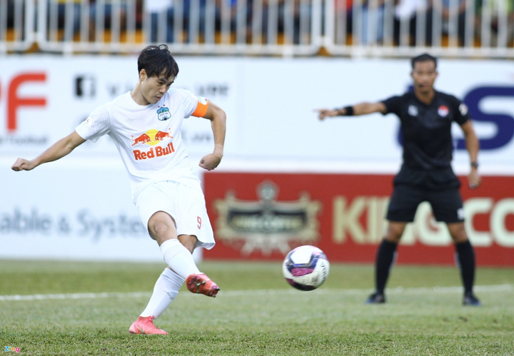 HAGL, CLB Hà Tĩnh hưởng penalty nhiều nhất V-League 2021 - 1