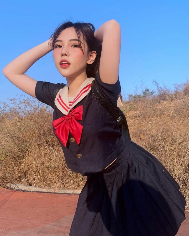 Vẻ đẹp giống ca sĩ Min giúp nữ sinh 10X nổi tiếng trên mạng Việt - 8