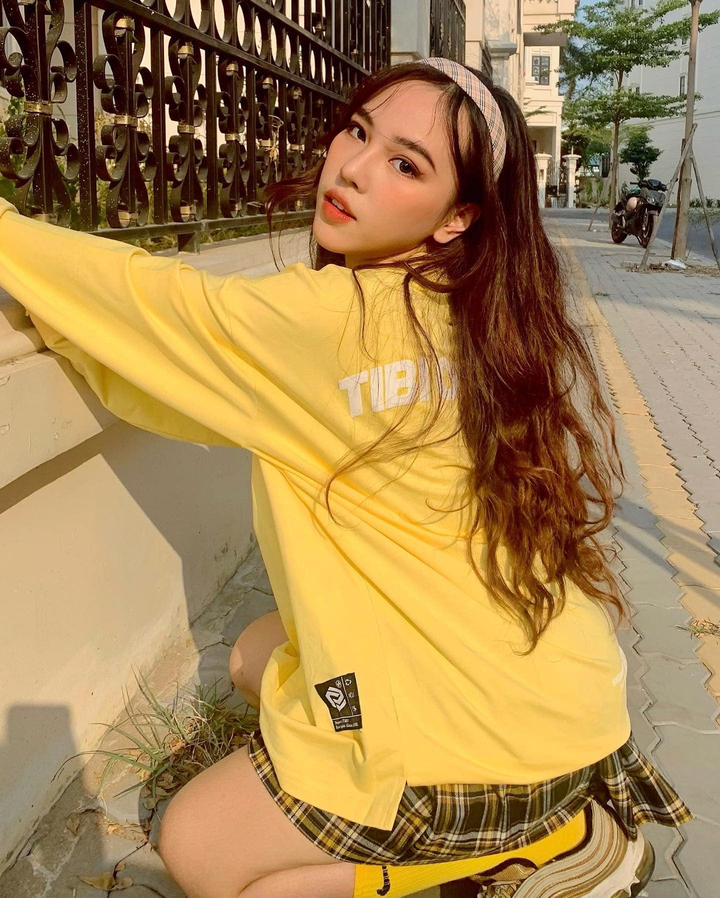 Vẻ đẹp giống ca sĩ Min giúp nữ sinh 10X nổi tiếng trên mạng Việt - 9