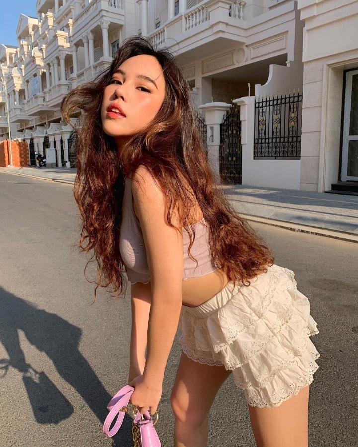 Vẻ đẹp giống ca sĩ Min giúp nữ sinh 10X nổi tiếng trên mạng Việt - 10