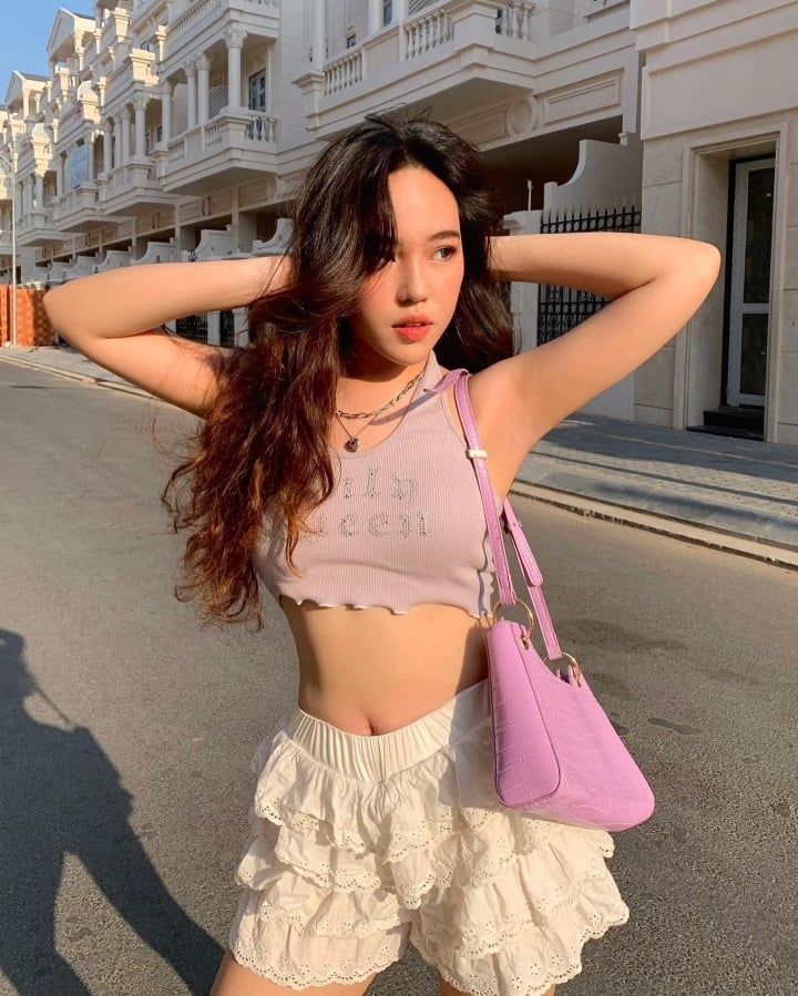 Vẻ đẹp giống ca sĩ Min giúp nữ sinh 10X nổi tiếng trên mạng Việt - 2