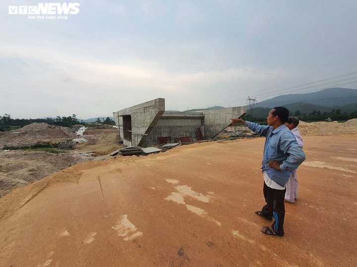 Người dân Huế lập hàng rào chặn thi công cao tốc Cam Lộ - La Sơn - 2