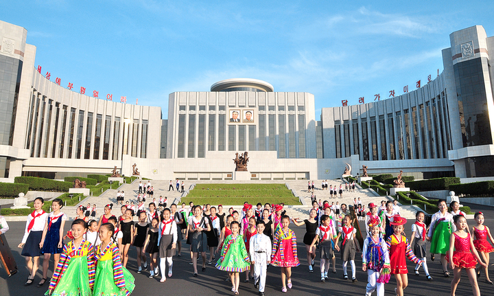 Ảnh: 109 năm ngày sinh người sáng lập Triều Tiên - cố Chủ tịch Kim Nhật Thành - 10