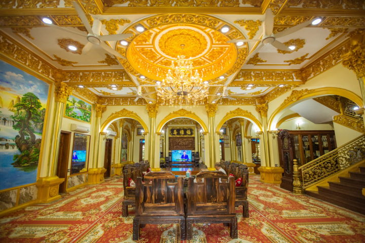 Bên trong tòa lâu đài đồ sộ tự thiết kế của ông chủ lò gạch Hưng Yên - 8