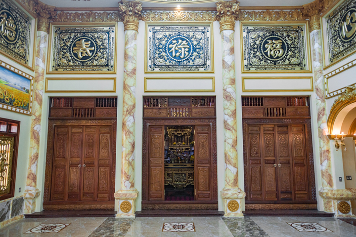 Bên trong tòa lâu đài đồ sộ tự thiết kế của ông chủ lò gạch Hưng Yên - 13