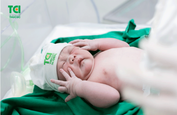 Cứu sản phụ bị rau tiền đạo trung tâm kèm rau cài răng lược, ngôi ngang hiếm gặp - 2