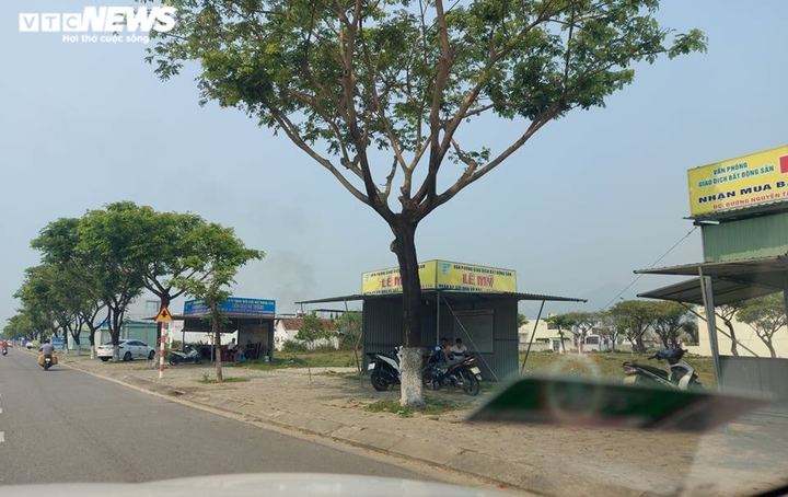 Đà Nẵng tháo dỡ lều quán, ki-ốt giao dịch bất động sản trái phép - 1