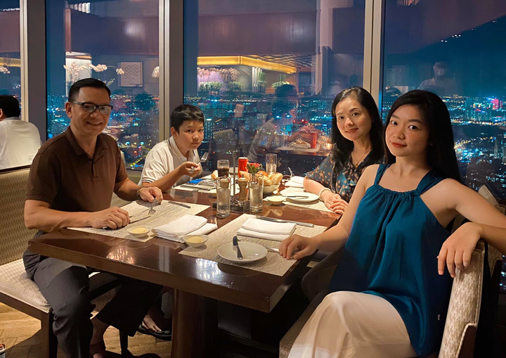 Cuộc sống đời thường của ông Quân phim 'Hướng dương ngược nắng' - 2